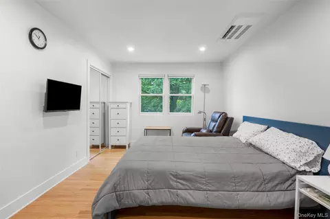 Bedroom - 212 Bay View Ave, Cornwall On Hudson, NY 12520 photo 3 of 4