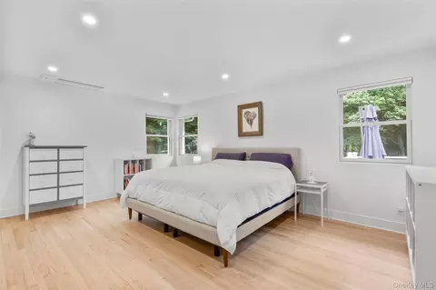 Bedroom - 212 Bay View Ave, Cornwall On Hudson, NY 12520 photo 1 of 4