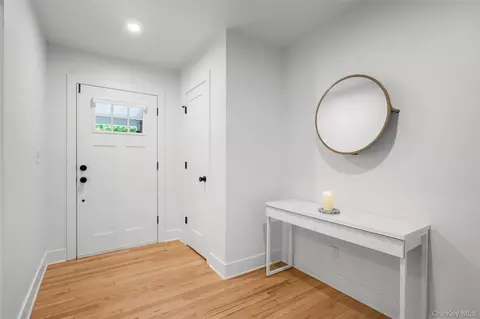 Entry Way - 212 Bay View Ave, Cornwall On Hudson, NY 12520 photo 1 of 1