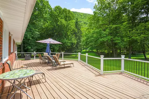 Exterior - 212 Bay View Ave, Cornwall On Hudson, NY 12520 photo 2 of 5