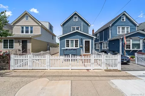 43 Dewitt St, Valley Stream, NY 11580