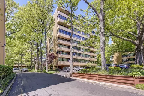 10-10 166th St #5D, New York, NY 11357