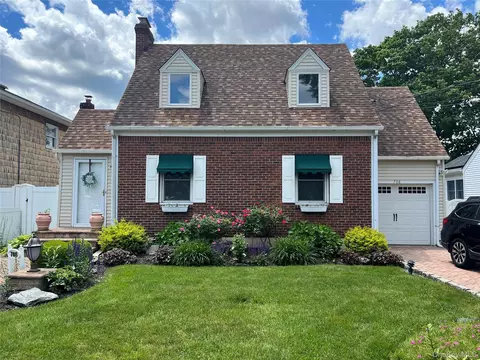708 Clemons St, Bellmore, NY 11710