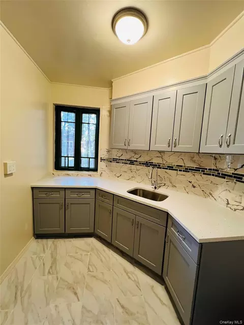 2033 Mcgraw Ave #MH, New York, NY 10462