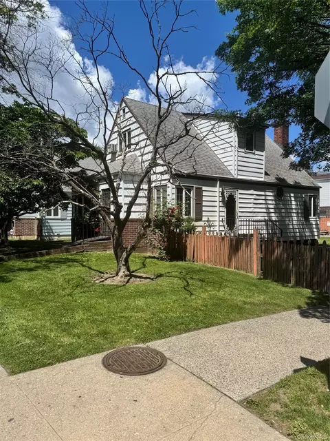 8019 Grand Central Pkwy, East Elmhurst, NY 11370