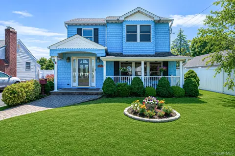 61 N Ocean Ave, Islip, NY 11751