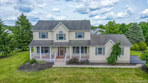 16 Jared Ct, Wawayanda, NY 10973