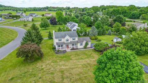 16 Jared Ct, Wawayanda, NY 10973