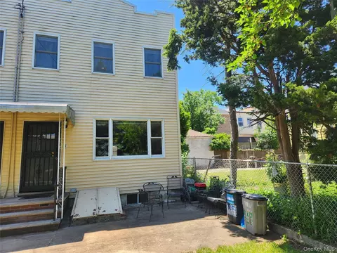 6112 56th Dr, New York, NY 11378
