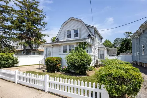 1019 Walsh Ave, Woodmere, NY 11598