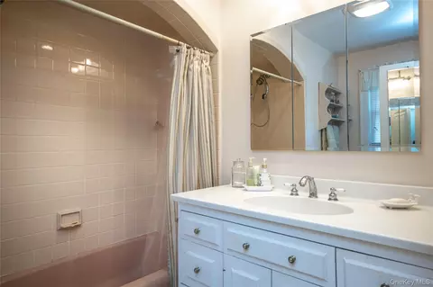 Bath - 730 Hoover Ave, Peekskill, NY 10566 photo 2 of 2