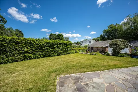 Exterior - 730 Hoover Ave, Peekskill, NY 10566 photo 5 of 8
