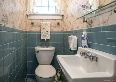 Bath - 730 Hoover Ave, Peekskill, NY 10566 photo 1 of 2