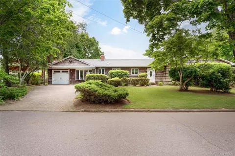 4 N Balin Ct, South Setauket, NY 11720