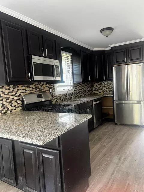146 Penataquit Ave, Bay Shore, NY 11706