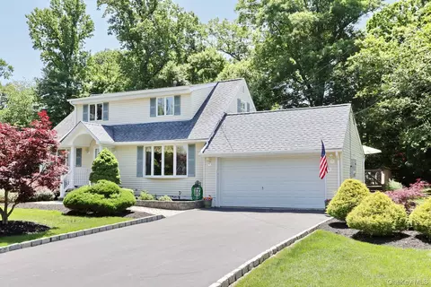 56 Grand St, Clarkstown, NY 10956