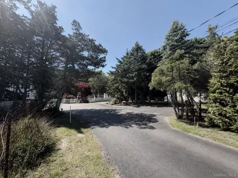 533 531 529 Montauk Hwy, Westhampton Beach, NY 11978