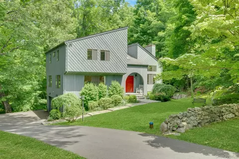 24 Anne Chambers Ln, Katonah, NY 10536