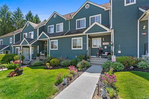 1402 Brentwood Dr, Southeast, NY 10509