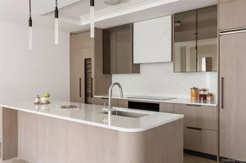 78-29 Austin St #TH5, Forest Hills, NY 11375