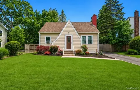 12 Mallar Ave, Bay Shore, NY 11706