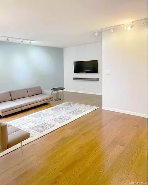 573 Grand St #D802, New York, NY 10002