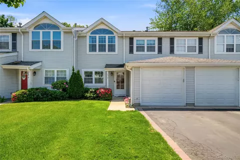 22 Indian Trce, Kings Park, NY 11754