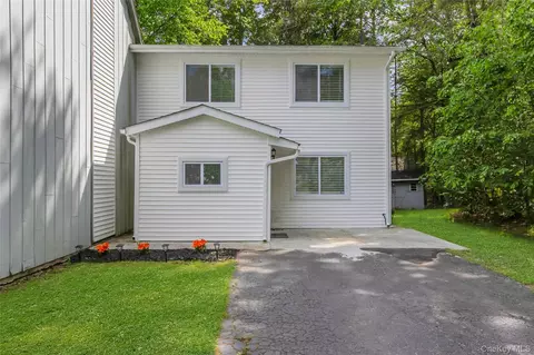 34 Elizabeth Way, Thompson, NY 12751