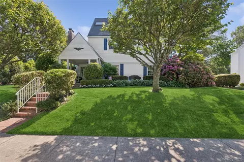 153 Roxbury Rd, Garden City, NY 11530