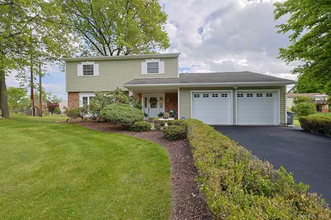 7 San Giacomo Dr, New Windsor, NY 12553