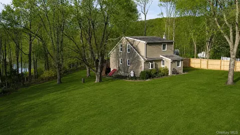 8 Randall Plz, Deerpark, NY 12771