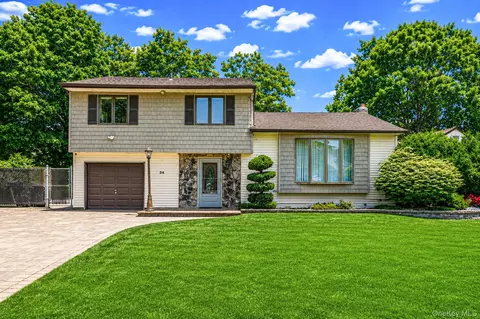 34 Campo Ave, Selden, NY 11784