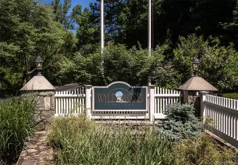 40 Trailhead Ln, Greenburgh, NY 10591
