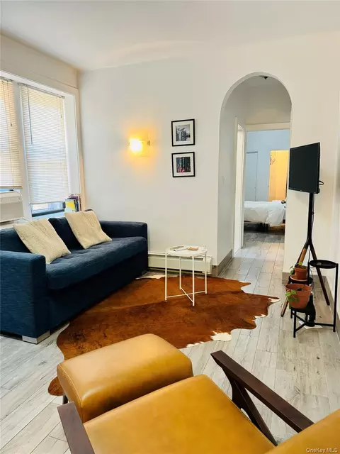 4330 46th St #1K, New York, NY 11104
