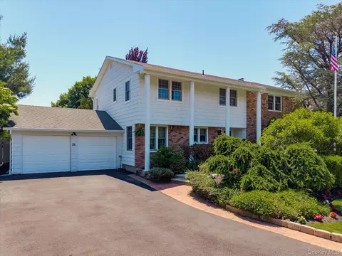 26 Quaker Ln, Farmingdale, NY 11735