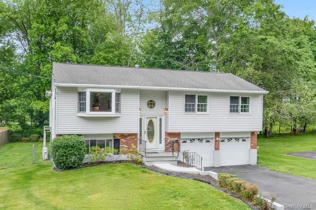 51 Sutton Park Rd, Poughkeepsie, NY 12603