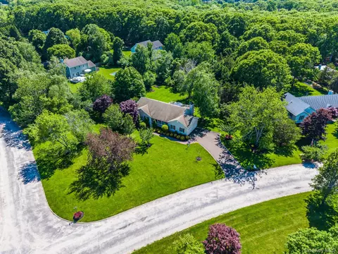 575 Willow Dr, East Marion, NY 11939