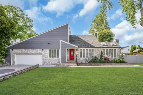 129 Gleeland St, Deer Park, NY 11729
