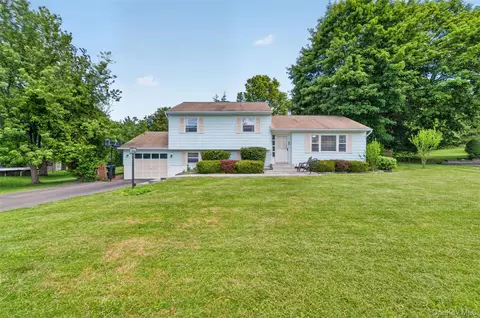82 Barnes Rd, Washingtonville, NY 10992