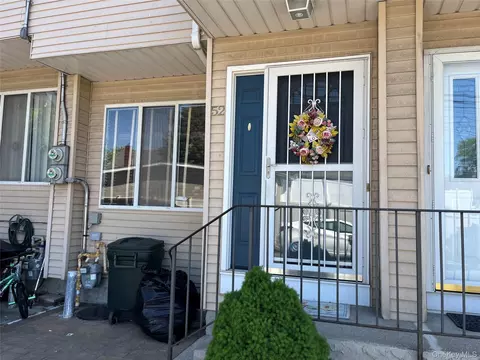 52 Houston Ln, Staten Island, NY 10302
