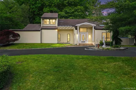 126 Bagatelle Rd, Melville, NY 11747