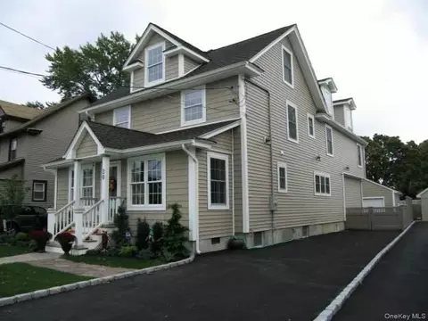 20 Woods Pl, Rockville Centre, NY 11570