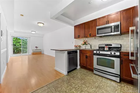 71-33 162nd St #3F, New York, NY 11365
