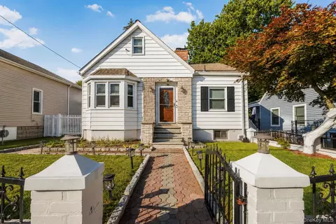 39 Nile St, Yonkers, NY 10704