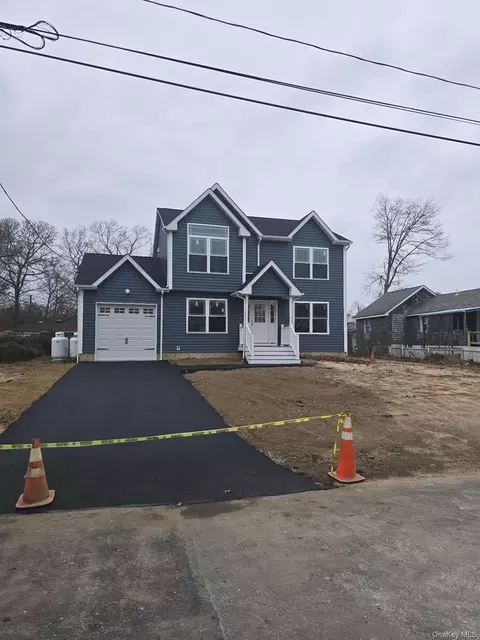 77 Carlton Ave, Mastic, NY 11950