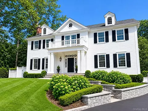 55 Plymouth Rd, North Hempstead, NY 11030