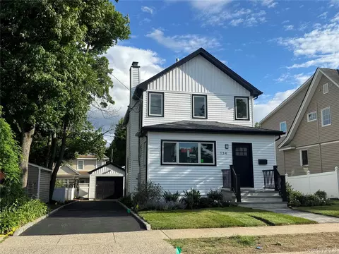134 Murray Ave, North Hempstead, NY 11050