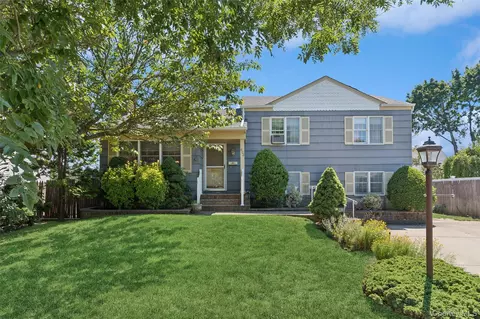 602 Syracuse Ave, Massapequa, NY 11758