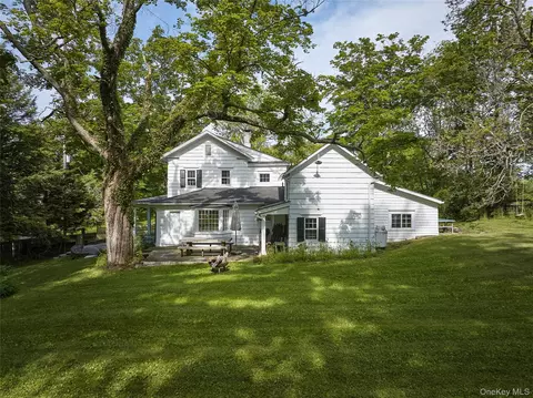 2498 Salt Point Tpke, Clinton, NY 12514