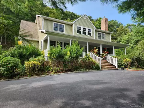 1259 N Country Rd, Stony Brook, NY 11790
